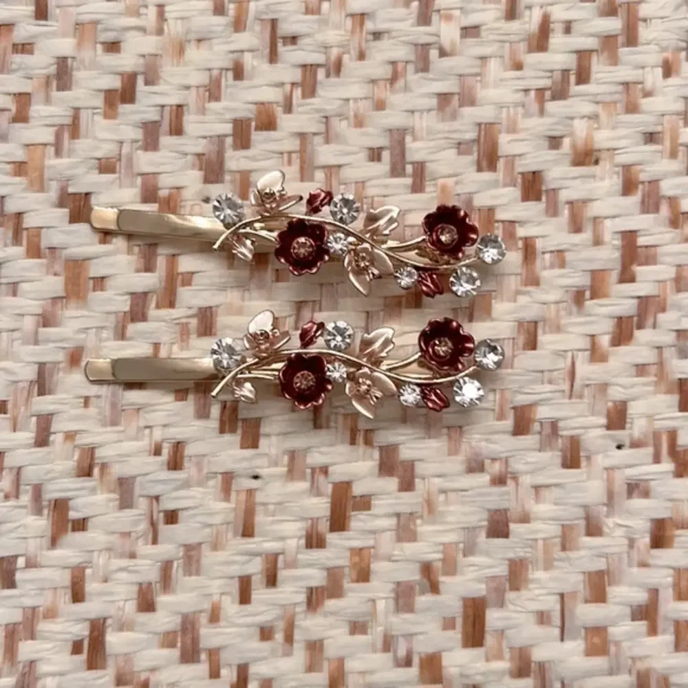 New decorative‎ hair pins.